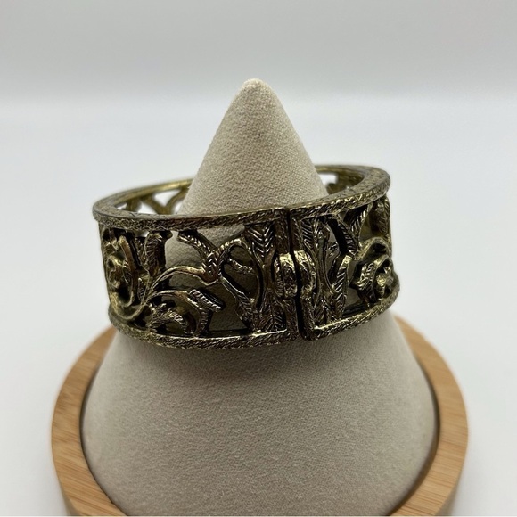 Elegant Chic Gold Tone Filigree with Leaves Hinged Bangle Bracelet - Picture 3 of 10